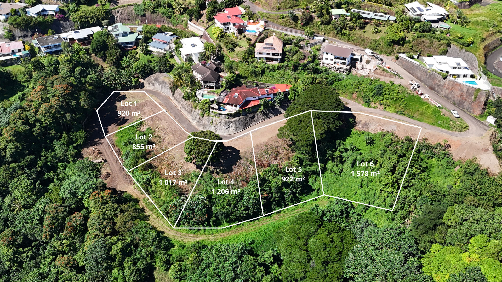 Vue aérienne du lotissement TERUA 3 — 6 lots tracés au sol
